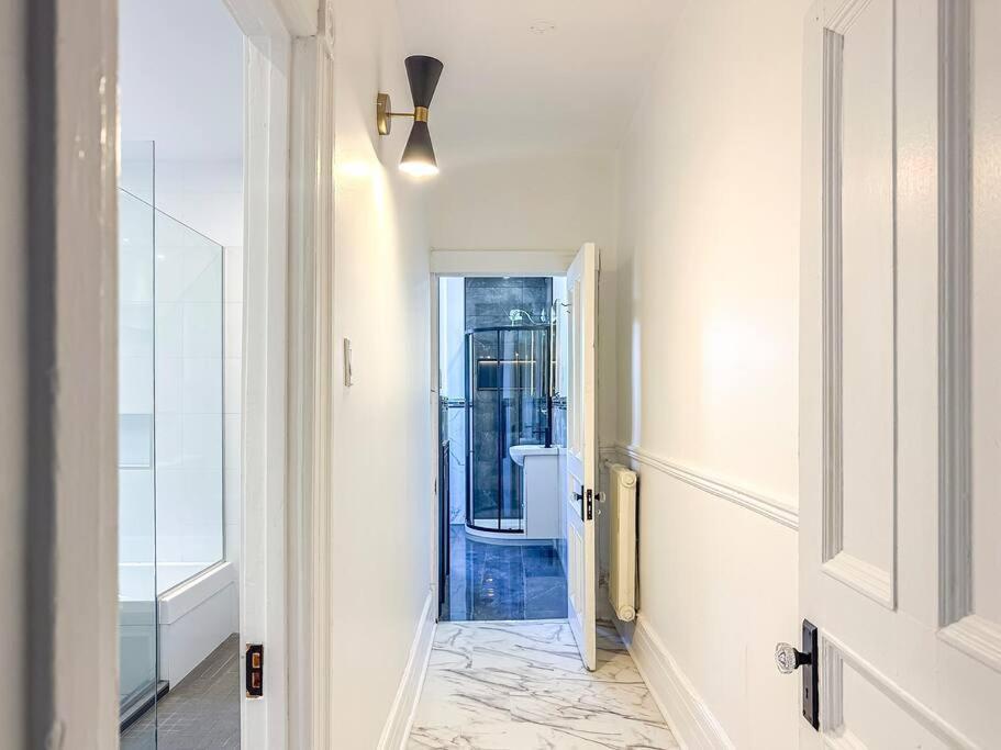 Vast & Stylish In Heart Of Plateau W Private Parking Apartment Montreal Exterior photo